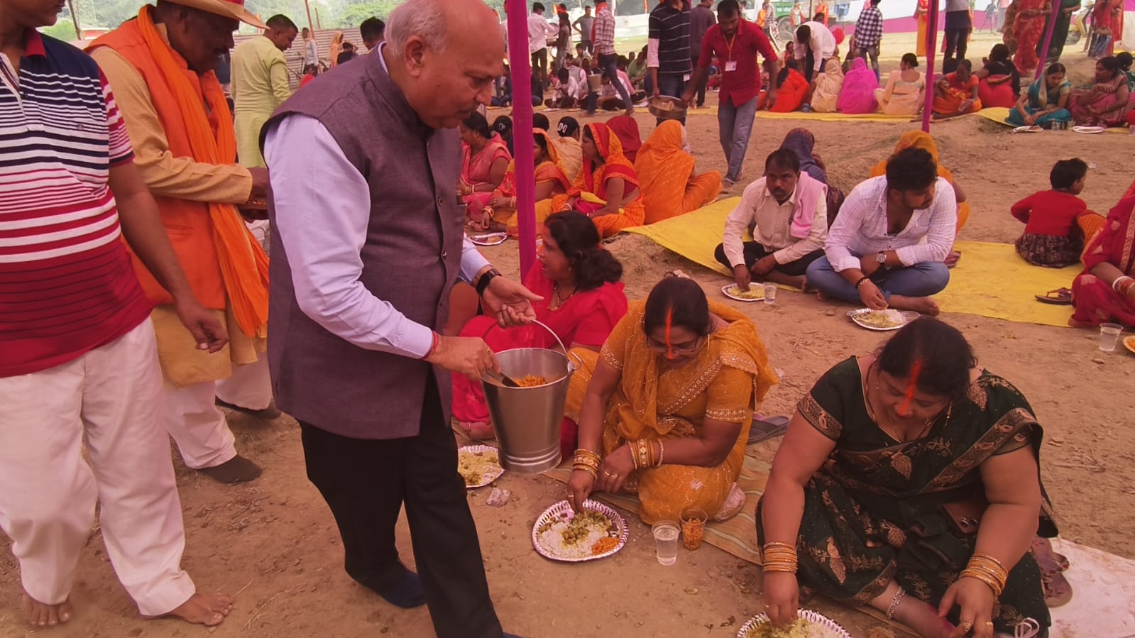 खजुरिया में आयोजित श्री लक्ष्मीनारायण यज्ञ भव्य भंडारे के साथ सम्पन्न।
