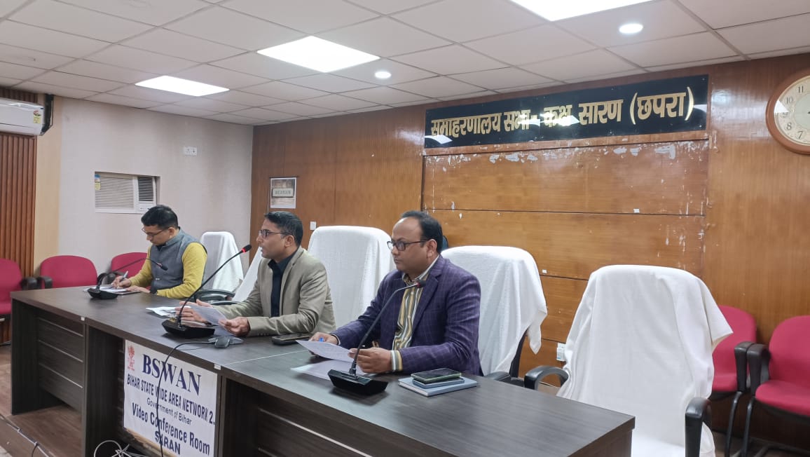 जिला निर्वाचन पदाधिकारी सह जिलाधिकारी की अध्यक्षता में राजनीतिक दलों के साथ बैठक।