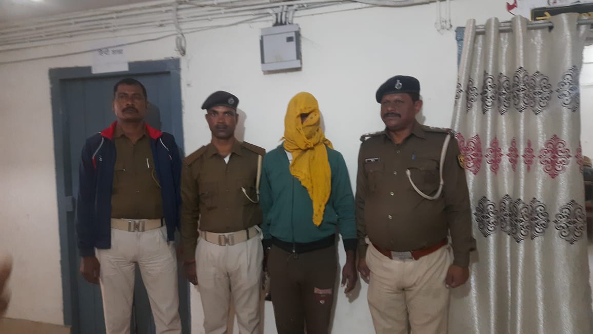 बड़हरा में विदेशी शराब व बाइक बरामद धंधेबाज फरार एफआईआर दर्ज।