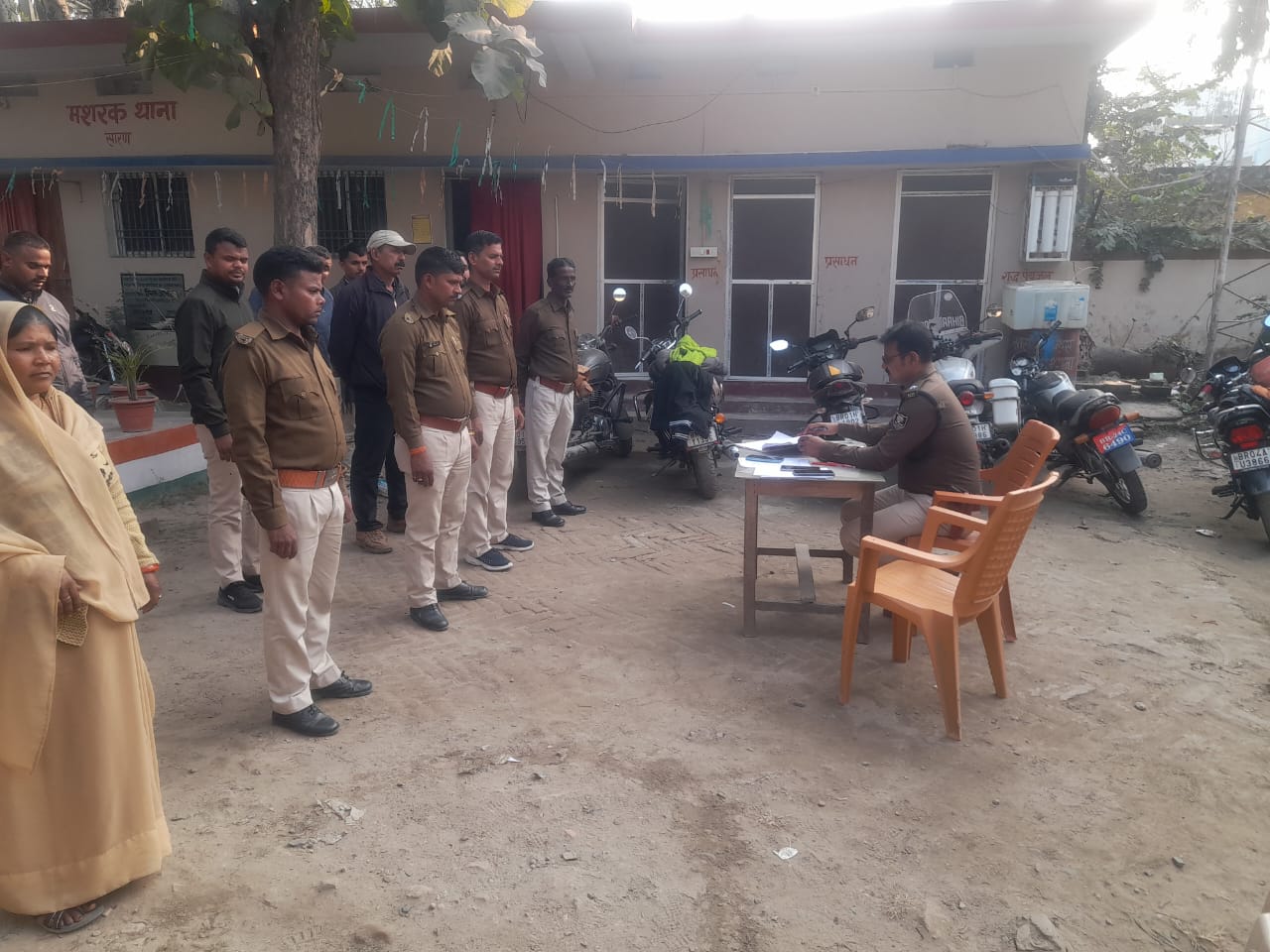 मशरक में चौकीदारी परेड के दौरान शराबबंदी पर रहा फोकस
