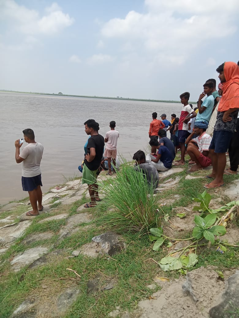 सिन्हा भैंस धोने गए युवक की गंगा नदी में डूबने से मौत ,घर में मचा कोहराम।