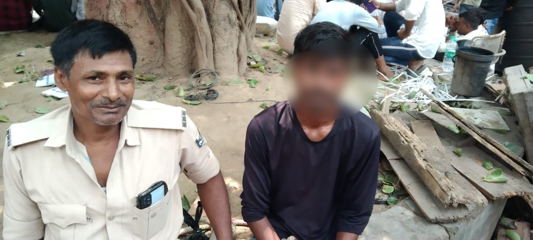 कोईलवर मे आर्म्स एक्ट का आरोपित बड़हरा से गिरफ्तार जेल।