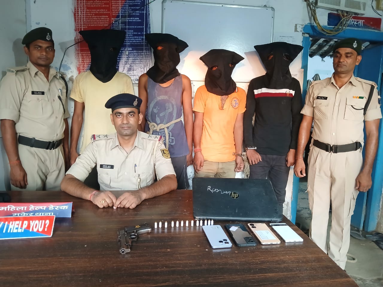 मकेर थानान्तर्गत  03 लूटकांड का सफल उद्भेदन कर 04 अपराधियो  को किया गया गिरफ्तार।