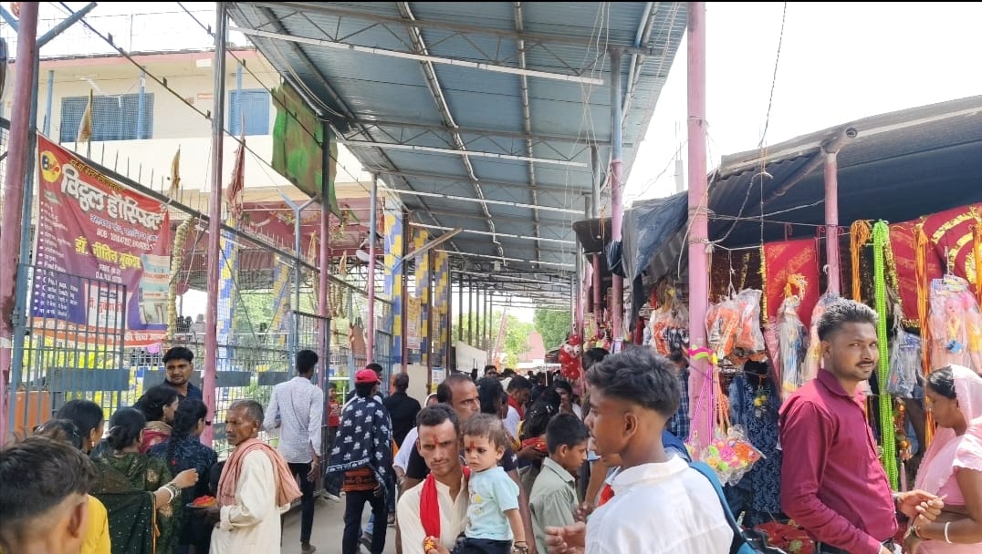 दूसरी सोमवारी पर बखोरापुर वाली काली मंदिर में श्रद्धालुओं की भी उमड़ी भीड़।