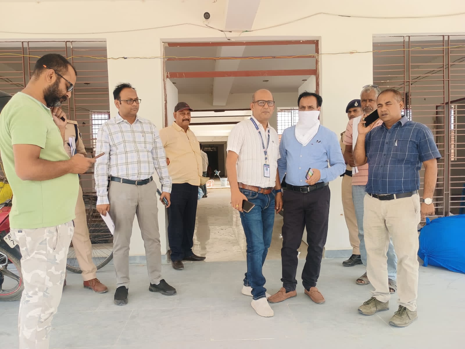अधिकारियों की टीम ने जेपी यूनिवर्सिटी के डिस्पैच सेंटर का किया निरीक्षण।