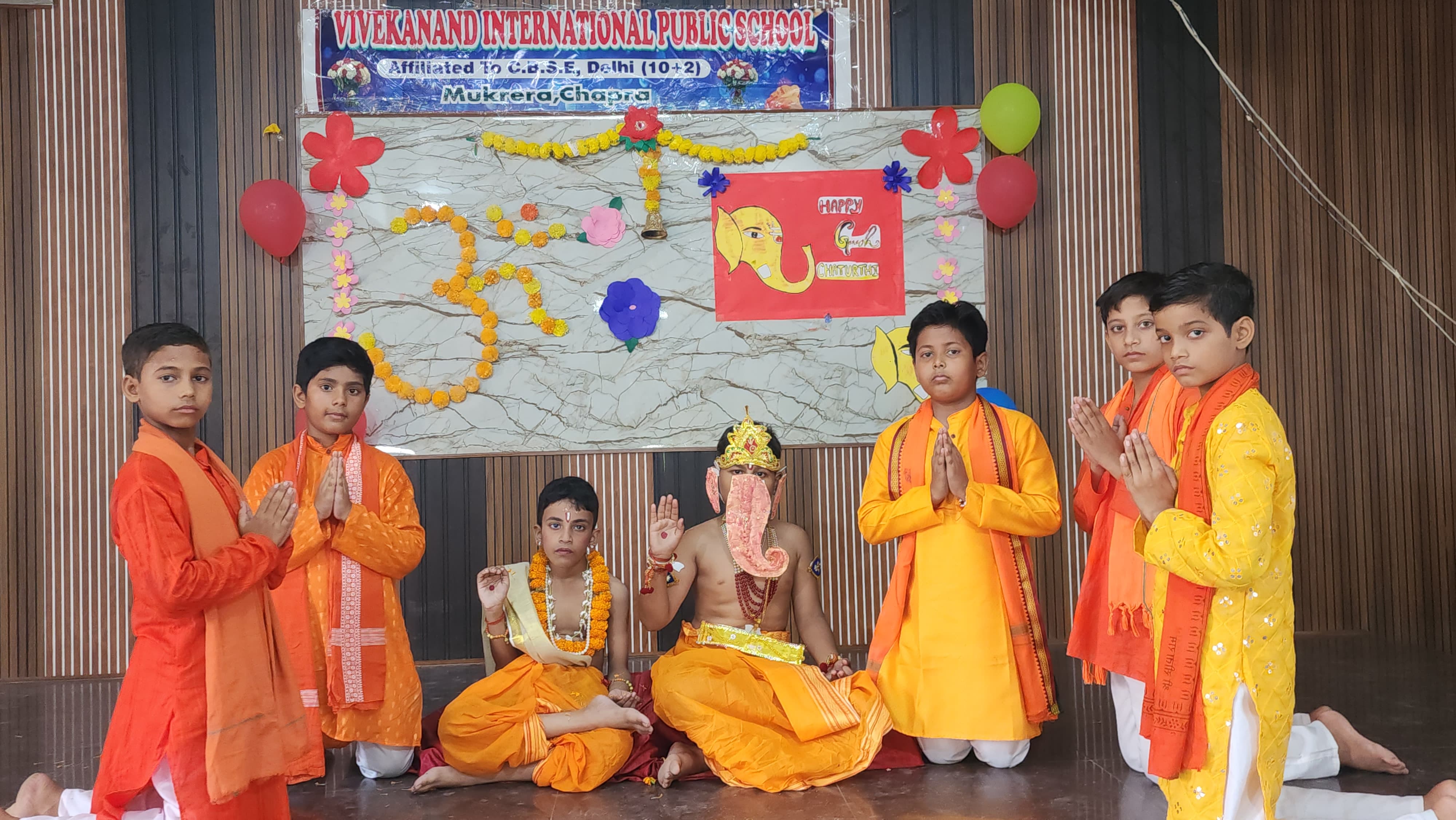 वीआईपी स्कूल में आयोजित गणेश महोत्सव में छात्रों ने प्रस्तुत की मनमोहक झलक:।