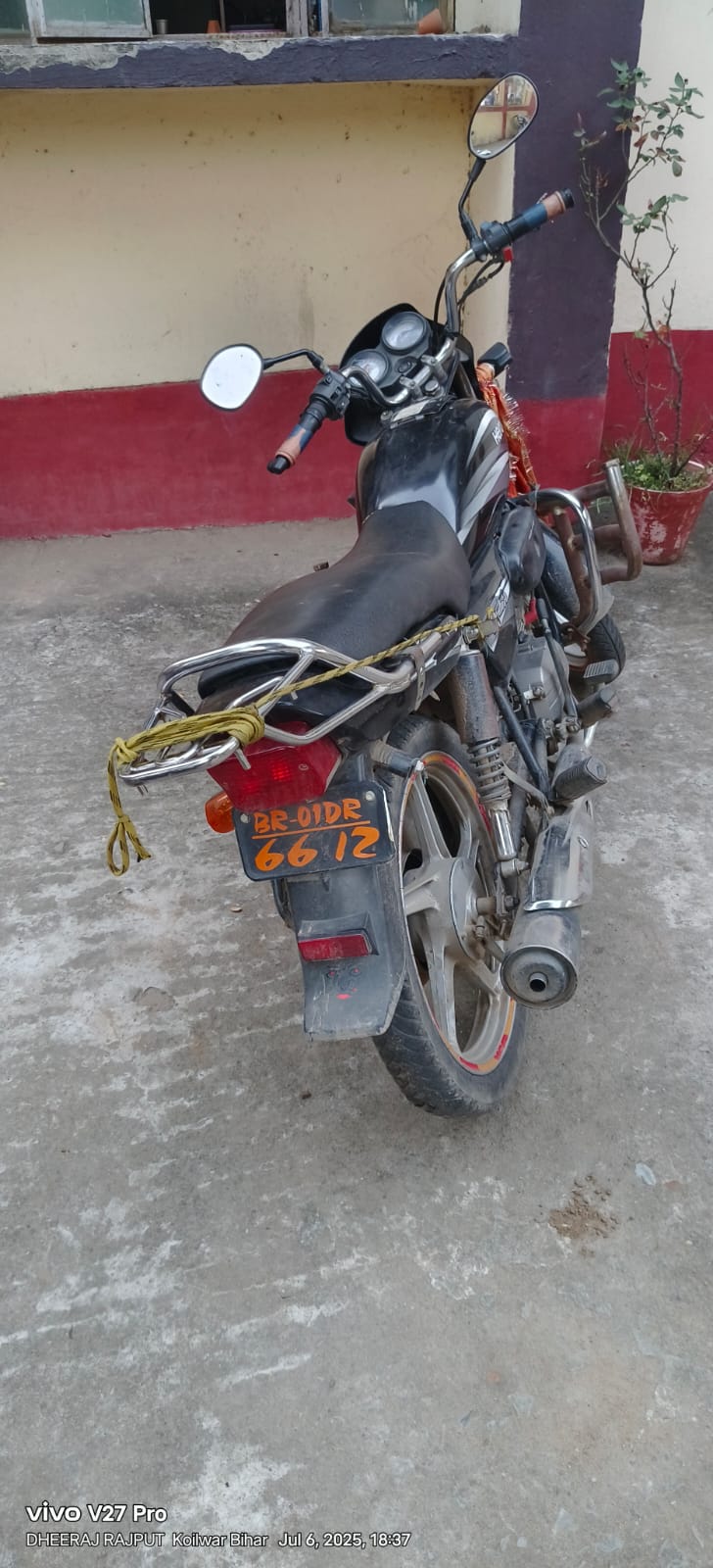 कोईलवर मे चोरी के बाइक साथ युवक गिरफ्तार जेल।