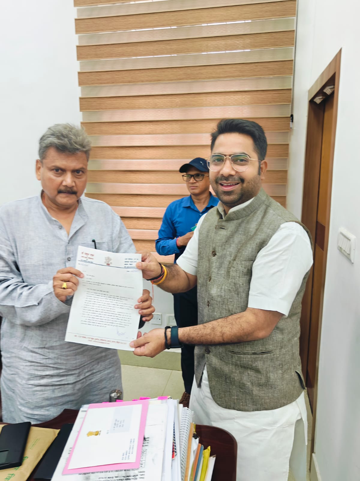 शिक्षकों के हित में शिक्षा मंत्री से एक बार पुनः मिले डॉ राहुल राज:।