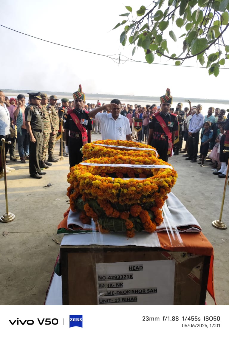 बनियापुर के शहीद जवान का पार्थिव शरीर पहुंचा उनके गाँव।