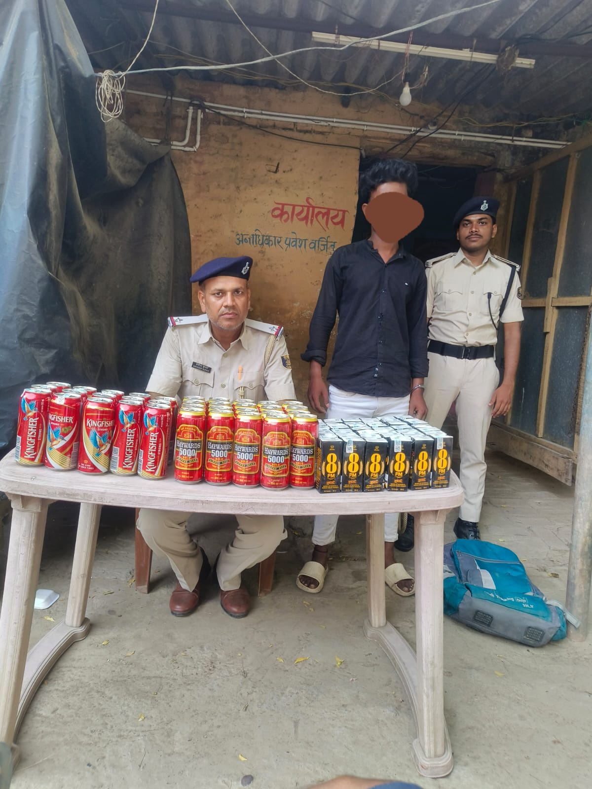 ख्वासपुर बाइक व विदेशी शराब के साथ धंधेबाज गिरफ्तार जेल।