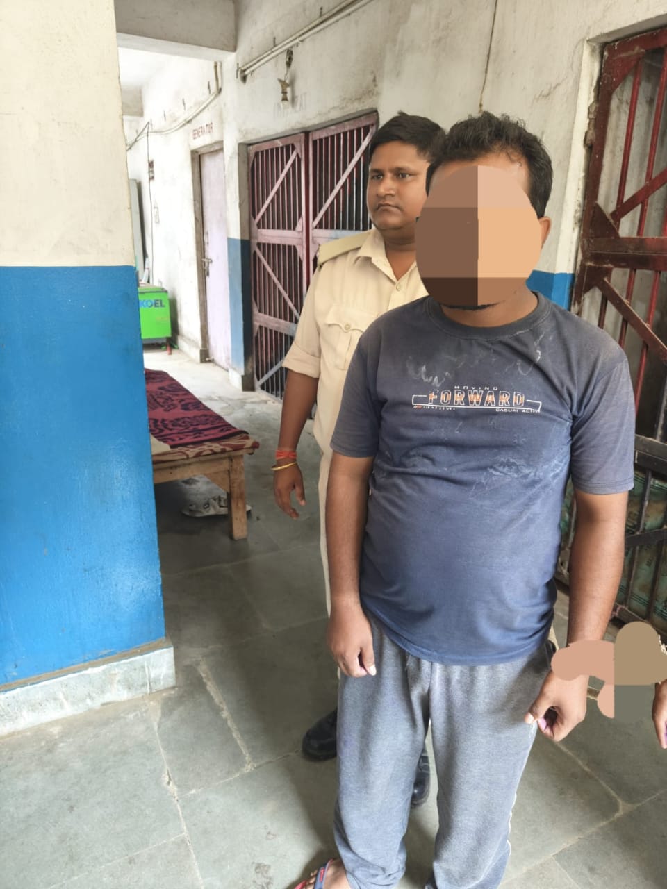 कोईलवर भारी मात्रा में देशी शराब के साथ धंधेबाज गिरफ्तार जेल।