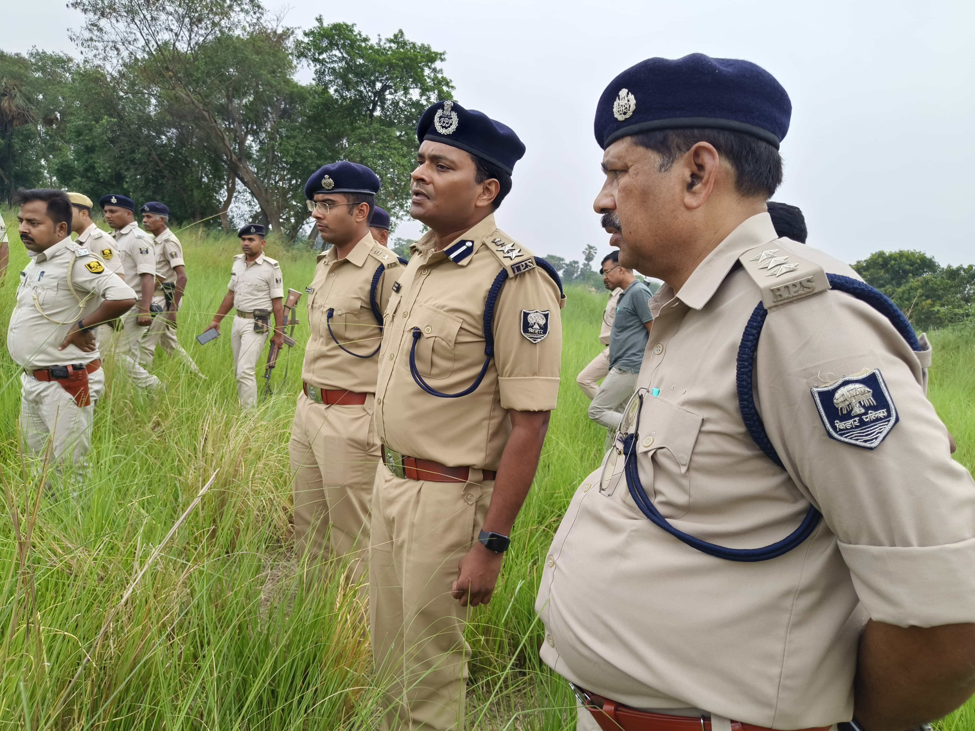 नाबालिग बच्ची से गैंगरेप एवं हत्या की घटना का DIG,SSP व SP ने किया निरीक्षण।