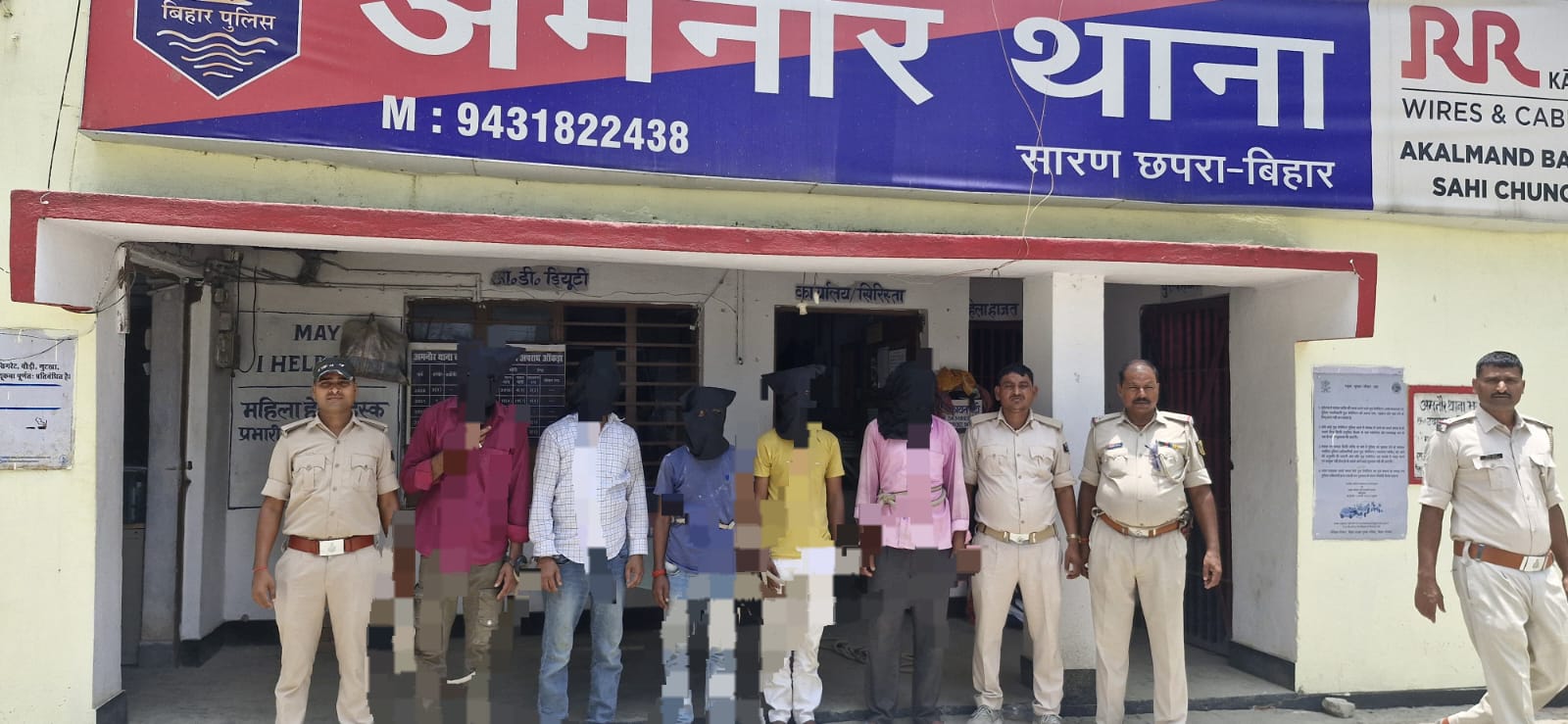 लूट की योजना बना रहे 05 अपराधी हथियार, जिन्दा कारतूस व चाकू सहित गिरफ्तार।