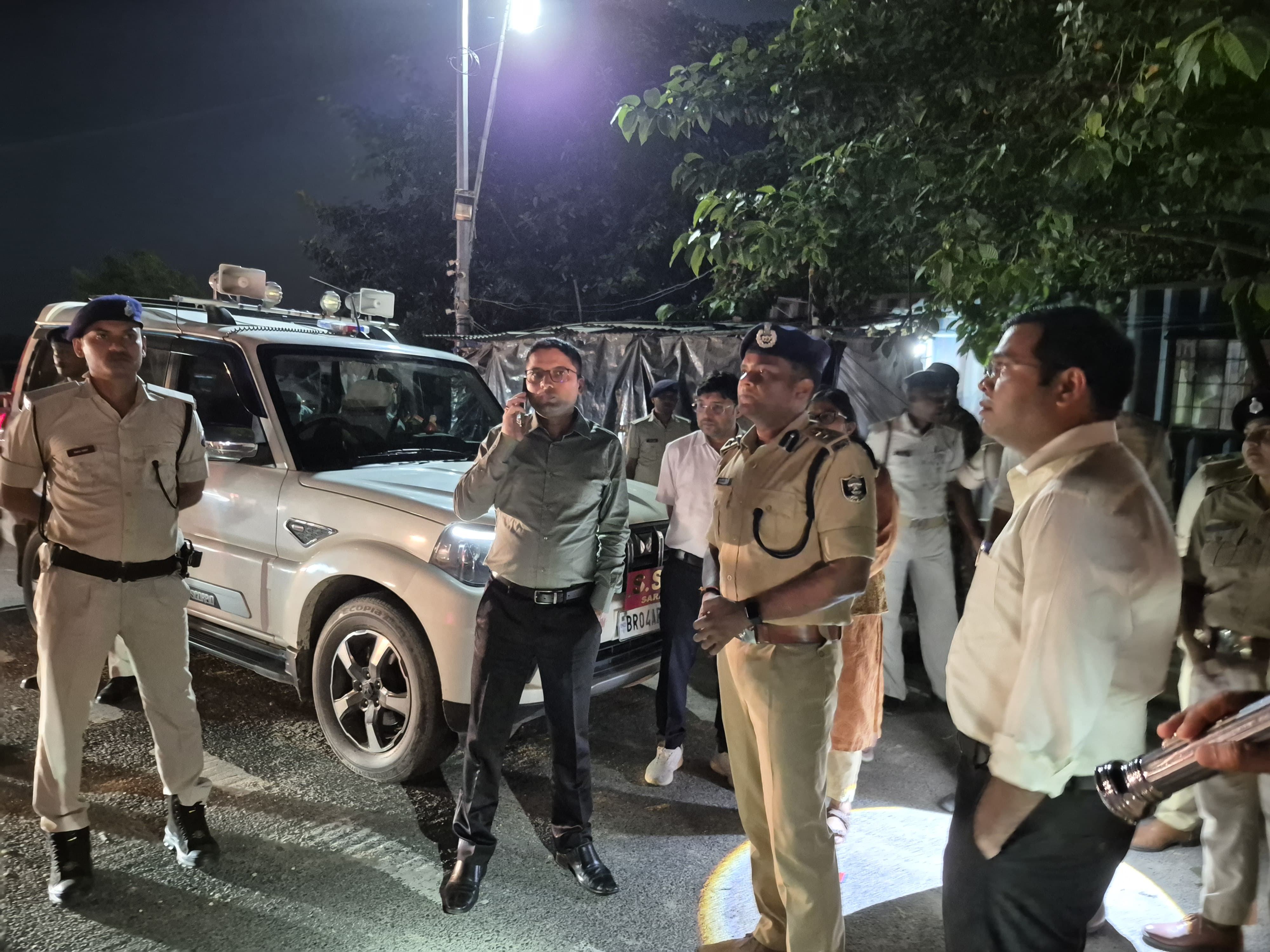 DM व SSP सारण रात्रि समय में पहलेजा चेक पोस्ट का भौतिक निरीक्षण कर, दिये विभिन्न दिशा-निर्देश।