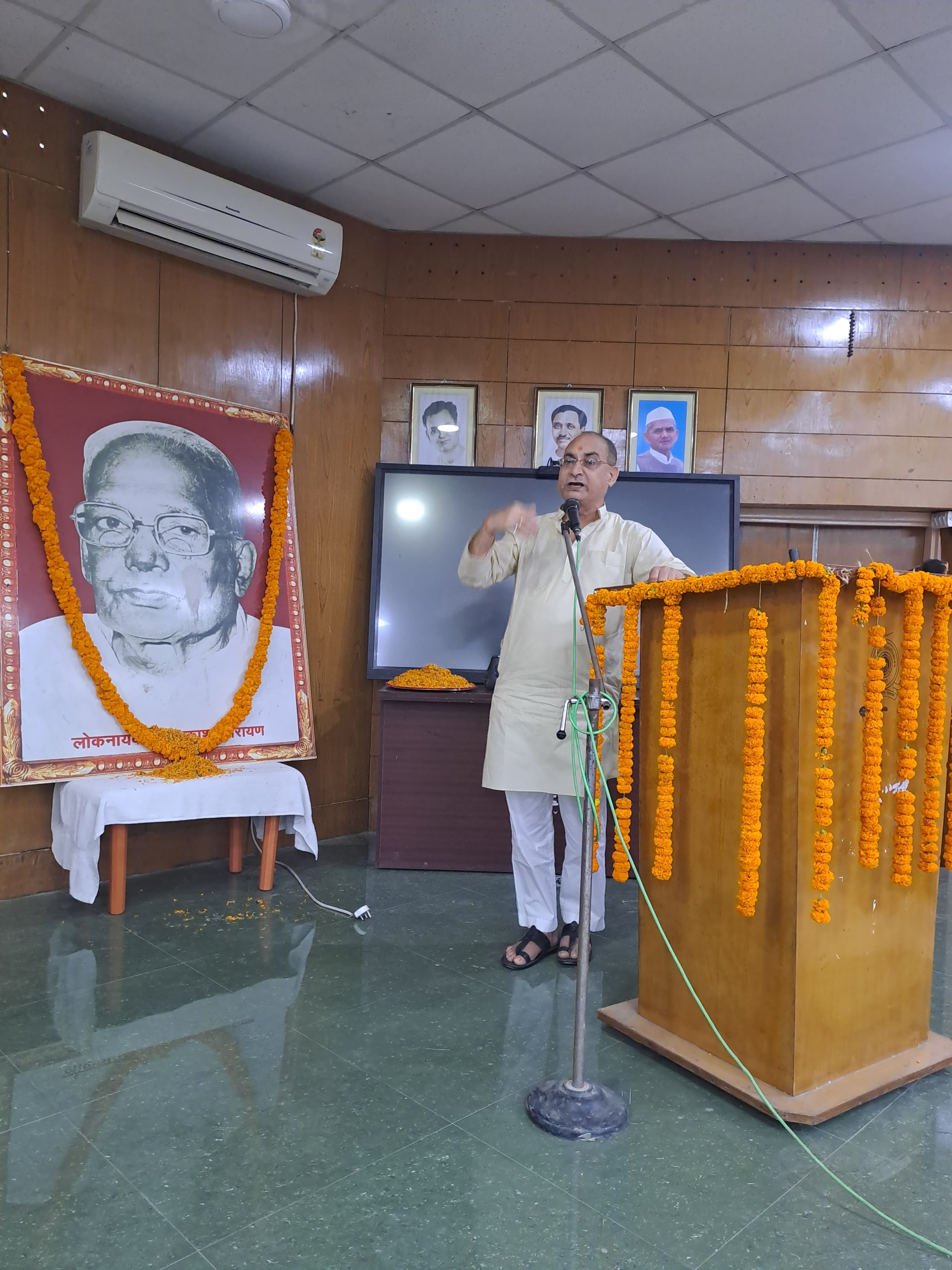 जयप्रकाश विश्वविद्यालय में लोकनायक जयप्रकाश नारायण की जन्म जयंती पर व्याख्यान का हुआ आयोजन।