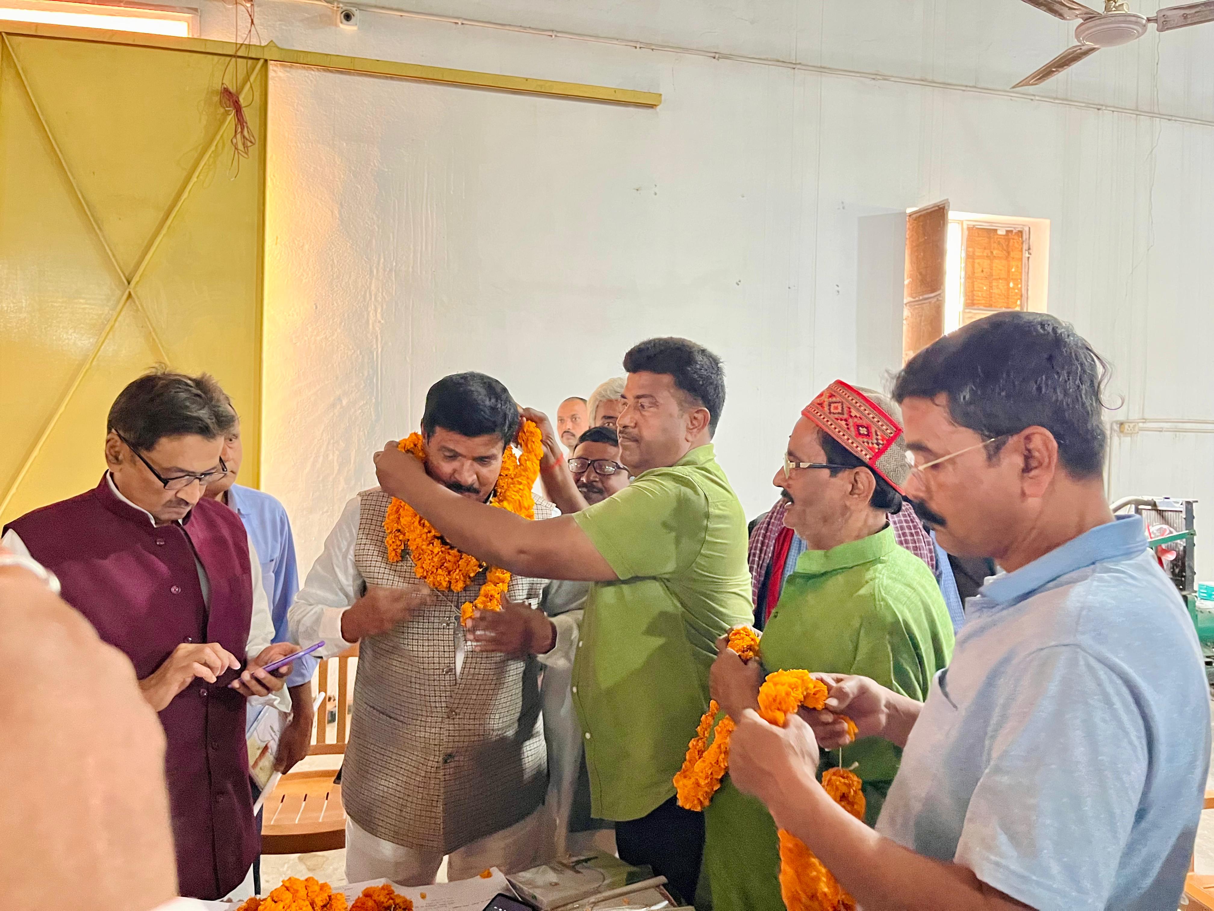 जेडीयू सदर प्रखंड अध्यक्ष के चुनाव में सत्यनारायण सिंह निरविरोध हुए घोषित।