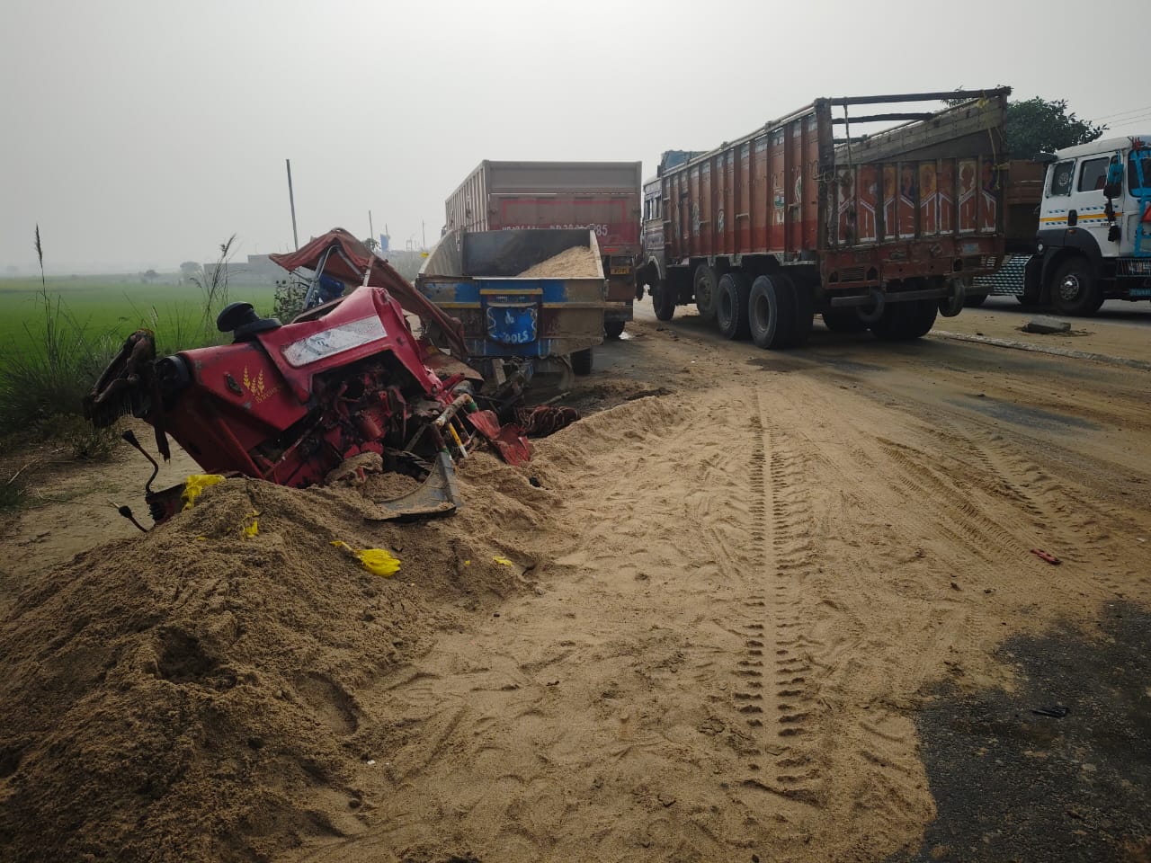 कोईलवर-छपरा फोरलेन पर बबुरा मे भीषण हा*दसा, किन्नर की मौ*त, चालक गंभीर ज*ख्मी।