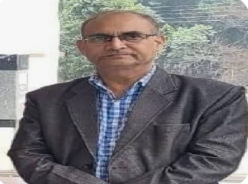 विश्वविद्यालय के कई स्नातकोत्तर विभागों और पीजी की परीक्षा का कुलपति ने किया औचक निरीक्षण।