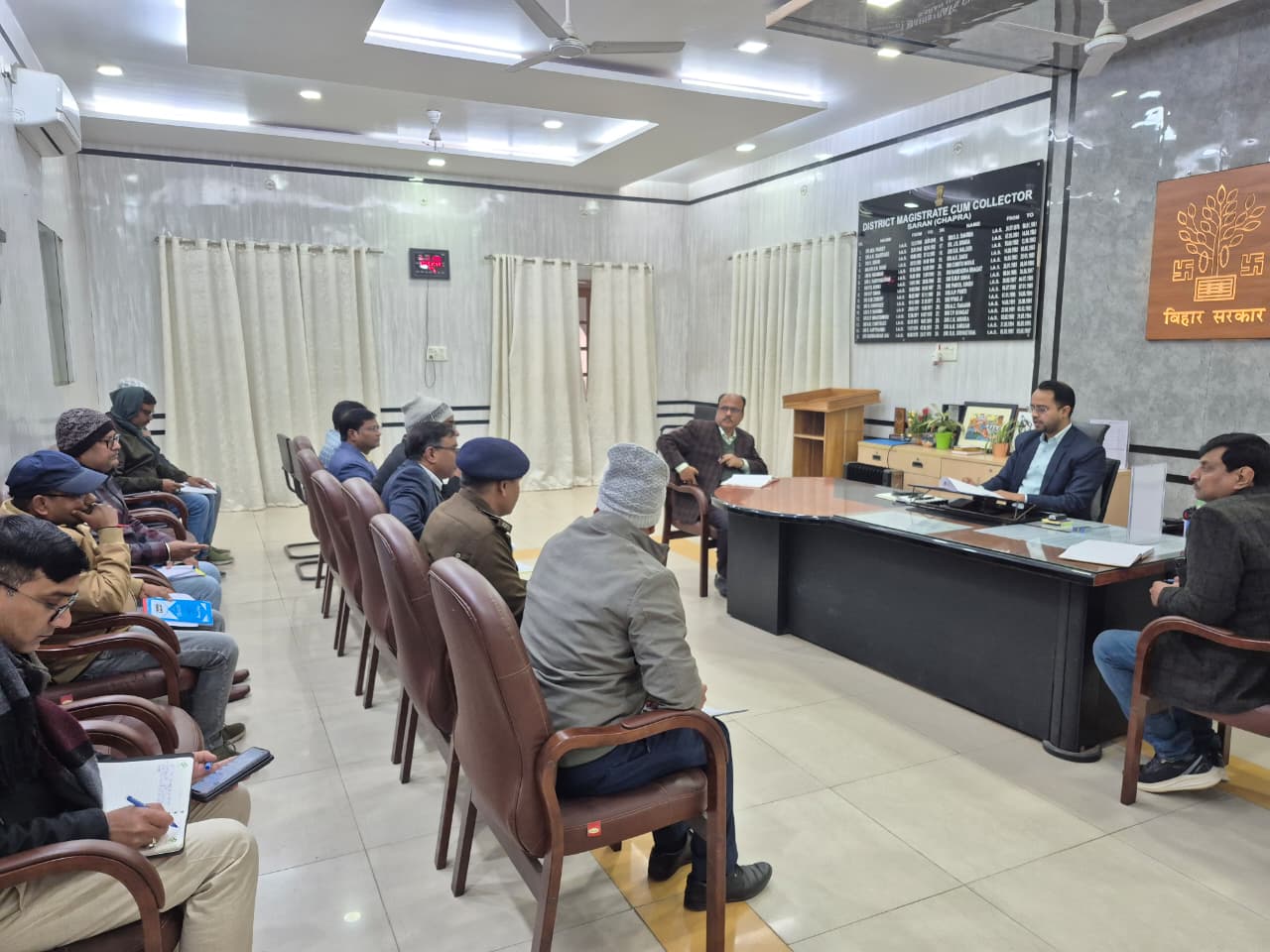 जिलाधिकारी सारण ने डबल डेकर परियोजना के कार्य प्रगति की की समीक्षा।