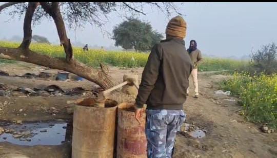 36 घंटे में 10 शराब भट्ठी सहित 12300 ली0 अर्धनिर्मित शराब विनष्ट, 48 ली० शराब जप्त, 03 गिरफ्तार।