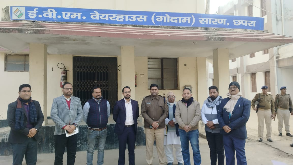 DM व SSP सारण ने ईवीएम वेयरहाउस का किया भौतिक निरीक्षण।