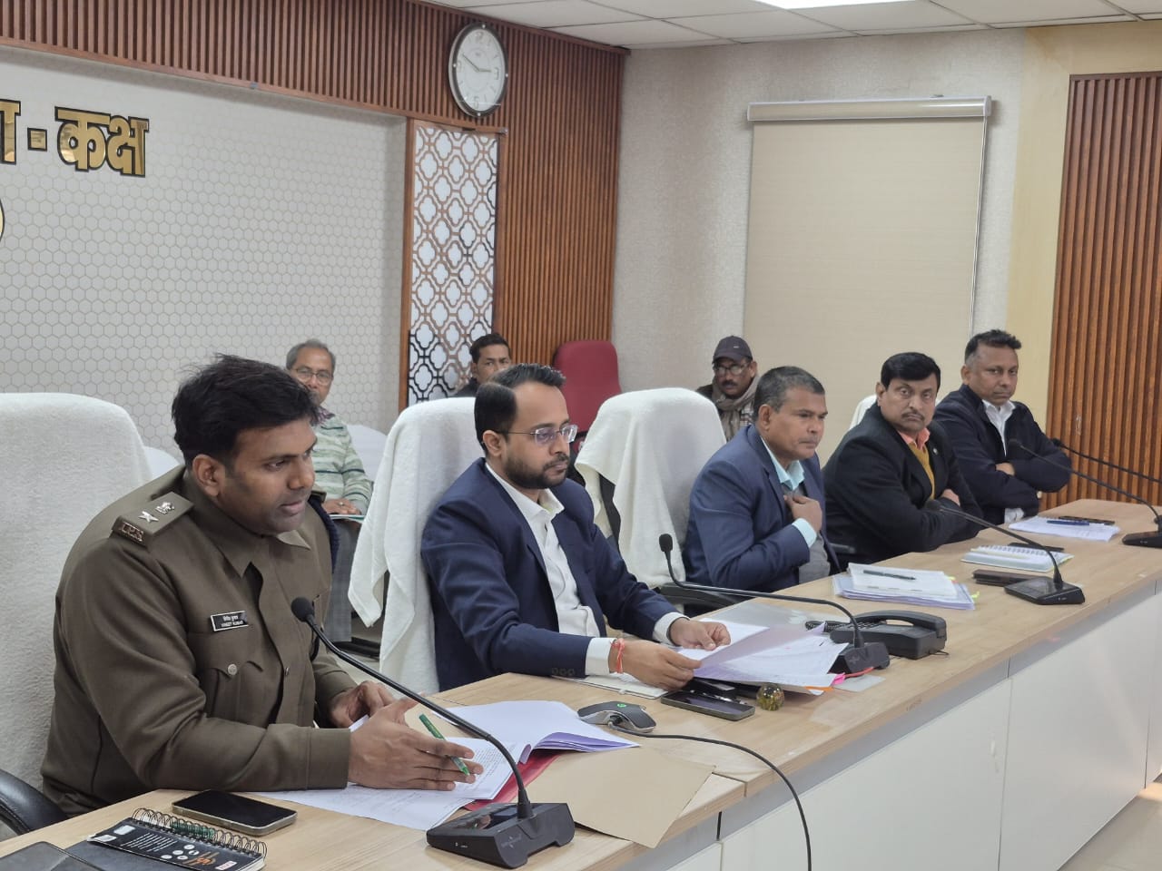 सरस्वती पूजा मे विधि व्यवस्था को लेकर DM व SSP सारण ने की बैठक।