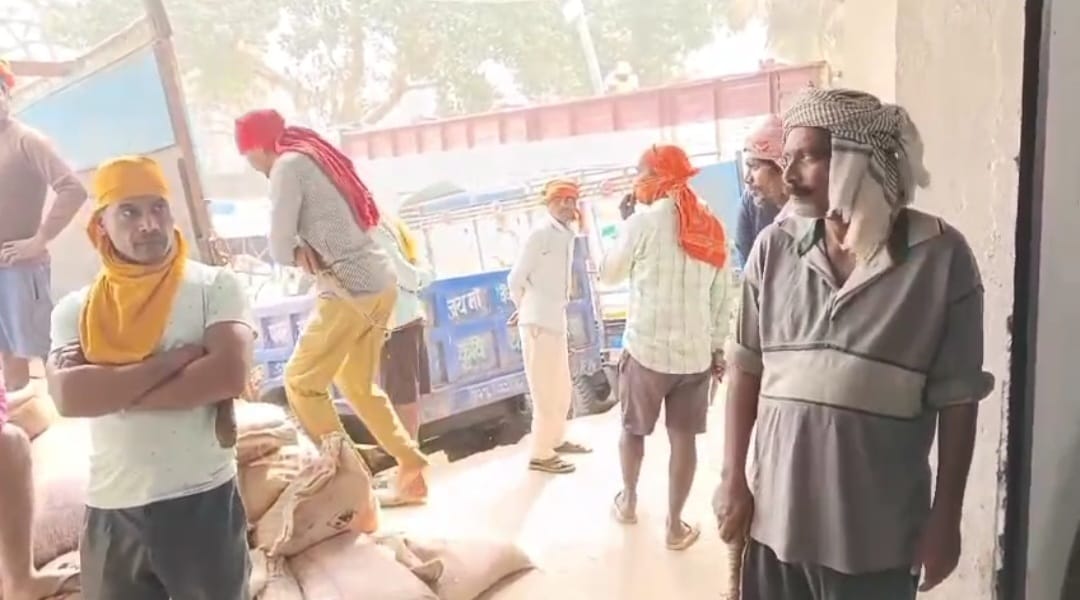 बड़हरा मे एफसीआई गोदाम बिना एजीएम के चल रहा, व्यवस्था पर उठ रहा सवाल।