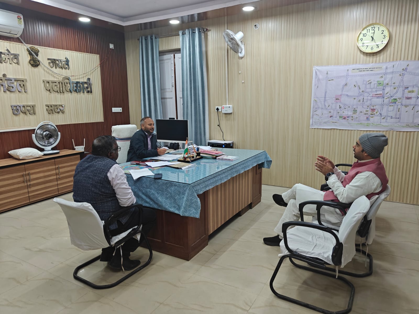 राशन संबंधी तमाम समस्याओं के समाधान को लेकर डॉ राहुल राज ने अनुमंडल अधिकारी के साथ की बैठक।