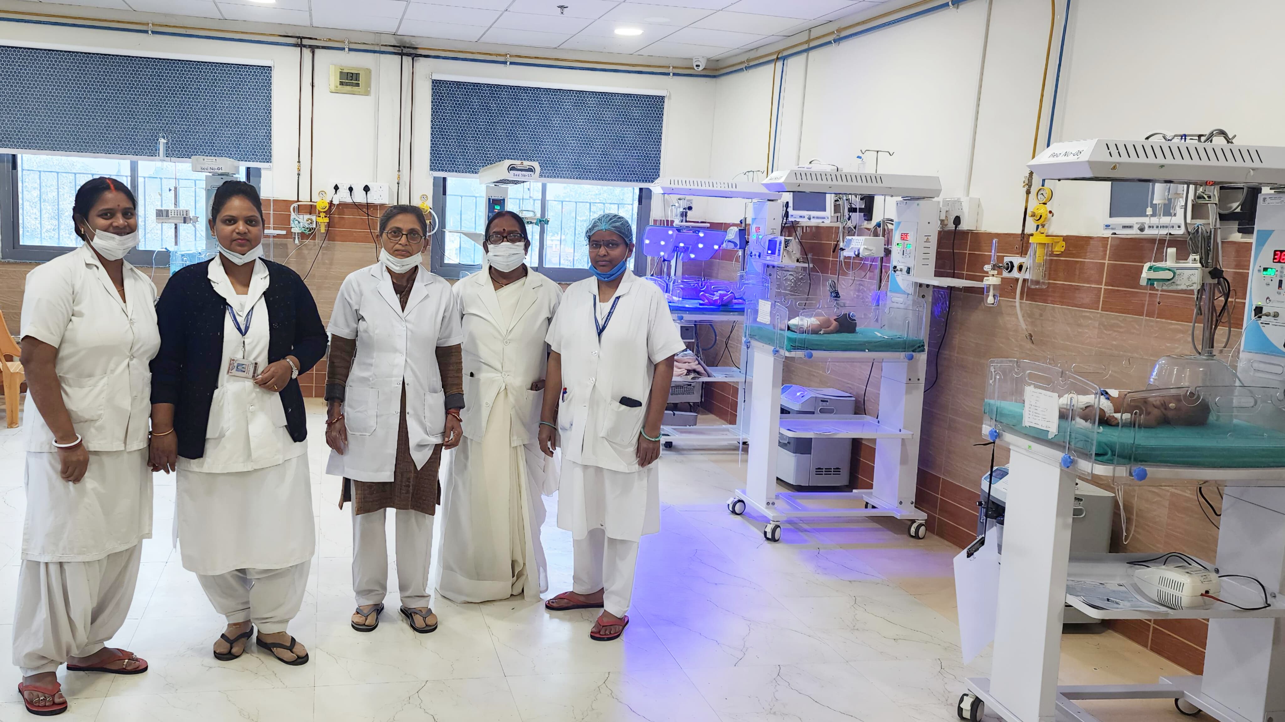 पुराना जर्जर भवन इतिहास बना, नए एसएनसीयू में संवर रही नवजातों की सांसें।